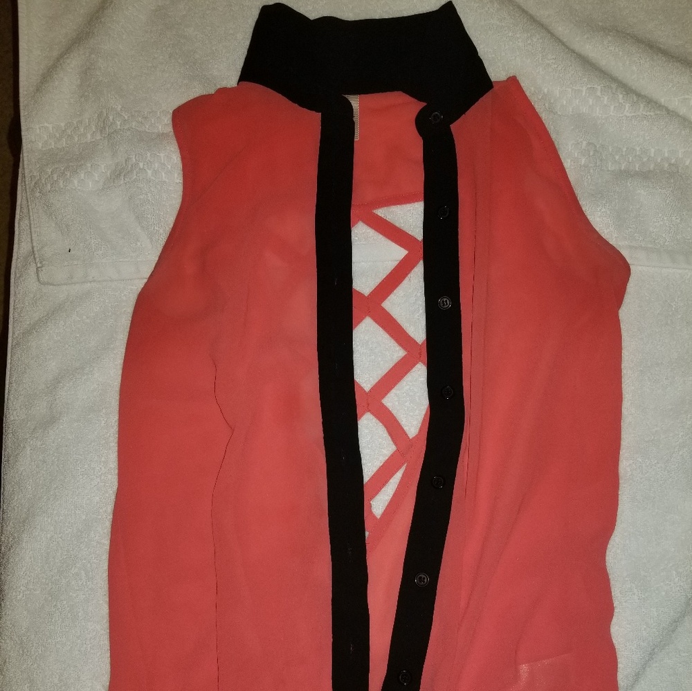 Sleeveless shear shirt coral